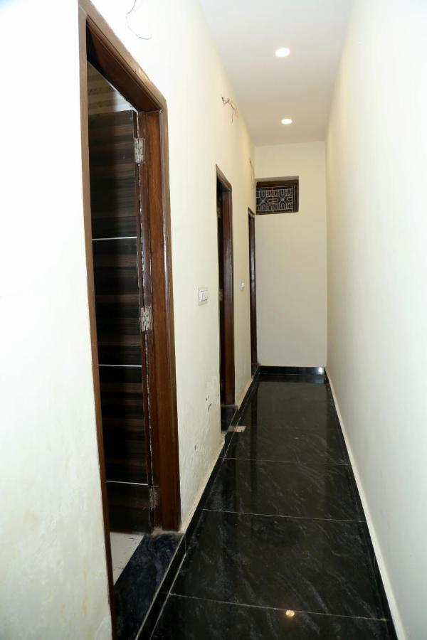 The Charlie'S Hostel نيودلهي المظهر الخارجي الصورة